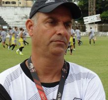 Para continuar sonhando com o acesso, técnico Carlos Octávio quer a vitória