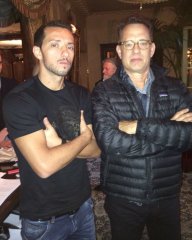 Em Paris, Nenê e Tom Hanks entram na onda do #SemRisadinha