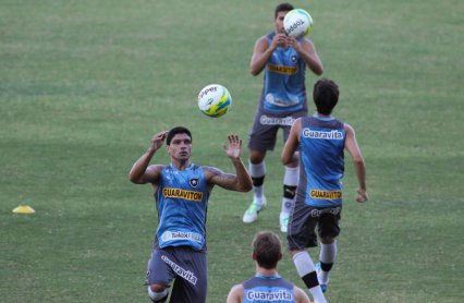 Carioca: Com salários atrasados, jogadores do Botafogo ameaçam greve
