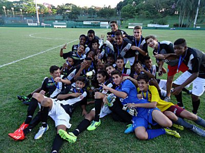 Nos pênaltis, Sub 15 do Osasco bate Corinthians e conquista título internacional