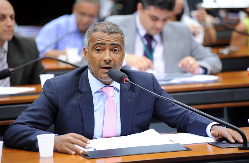 Futsal: Romário promete ajuda contra ‘corruptos’ da confederação