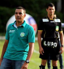 Baiano: Apesar de derrota, técnico elogia campanha do Vitória da Conquista