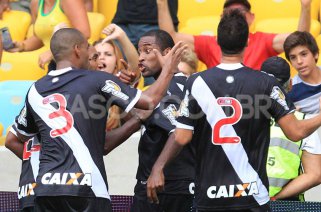 CARIOCA: Artilheiro decide, Vasco bate Flu e pega Flamengo em decisão
