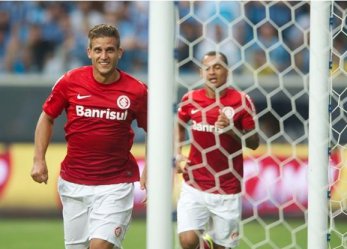 GAÚCHO: Rafael Moura decide, Inter vira no Gre-Nal 400 e põe mão na taça