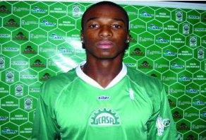 Maranhense: Sampaio contrata zagueiro destaque da Série B e mais um