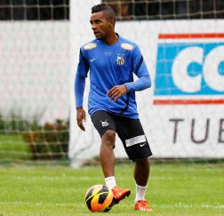 Paulistão: Cicinho admite que santistas preferiam final na Vila