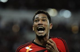 Libertadores: Atacante fará exame na terça para saber se defende Fla