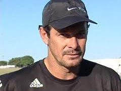 América x Santacruzense – Com técnico como goleiro, Locomotiva faz duelo contra Z4