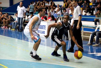 Basquete: Masculino do XV vence na abertura da temporada