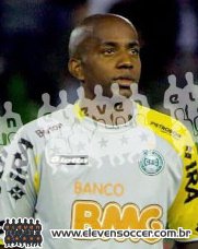 Em forma, ex-goleiro da Ponte Preta se prepara para voltar aos gramados