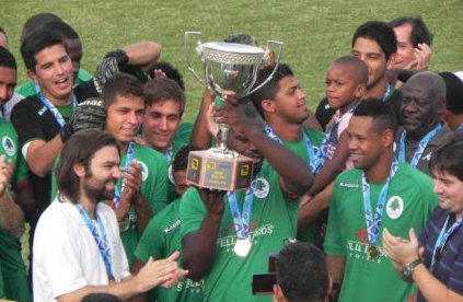 Boavista recebe troféu da Taça Rio e se mantém vivo na Copa do Brasil