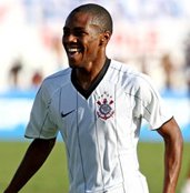 Corinthians rebate Sporting e mantém proposta por ex-Seleção Brasileira