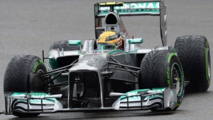 F1: Hamilton lidera e Mercedes domina 1º treino no Bahrein
