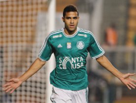 Palmeiras está perto de acertar permanência de artilheiro