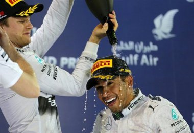 Fórmula 1: Hamilton vence no Bahrein com dobradinha da Mercedes