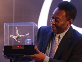 Rei do Futebol lança diamantes feitos com seu cabelo