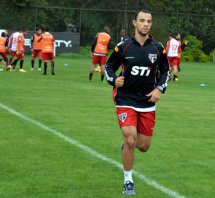 São Paulo descarta zagueiro e afasta dois experientes jogadores