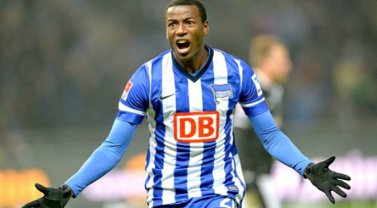 Alemão: Borussia contrata destaque colombiano para vaga de Lewandowski
