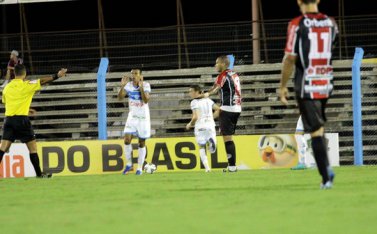 Novo Hamburgo-RS 1 x 0 Joinville-SC – Nóia sai na frente contra o Coelho