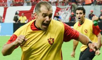 Copa do Nordeste: Eduardo Batista brilha diante de Sérgio Soares