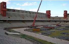 Copa 2014: Operários da Arena da Baixada protestam por salários