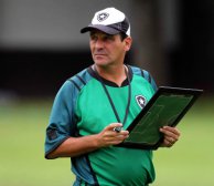 Diretoria do Botafogo aguarda retorno para demitir treinador