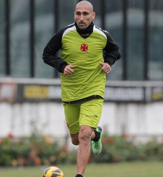 Carioca: Volante e artilheiro ficam de novo fora de treino do Vasco