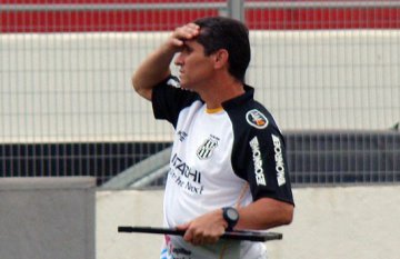 Treinador vice-campeão da Sul-Americana com a Ponte fecha com ex-time de Maradona