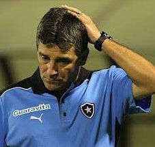 Eduardo Hungaro deixa o Botafogo e ex-Guarani e Santos pode assumir