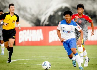 Romarinho marca dois e Corinthians vence mais um jogo-treino