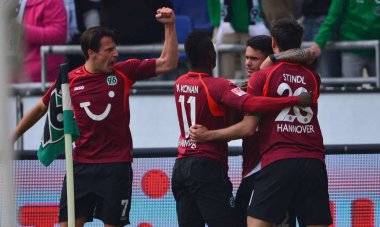 ALEMÃO: Hamburgo perde e fica mais perto do 1º rebaixamento