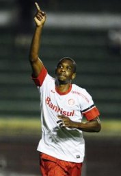 GAÚCHO: Racismo, Beira Rio vetado… e Grêmio freguês do Inter?