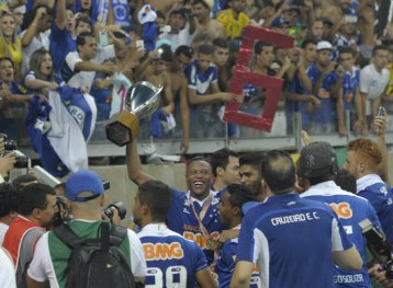 MINEIRO: Adeus, Galo! Cruzeiro segura empate e conquista o título estadual