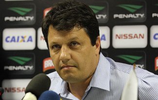 Carioca: Adilson lamenta arbitragem após erro tirar taça do Vasco