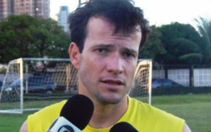 Estranho! Grande destaque do ABC deixa de ser capitão e é dispensado