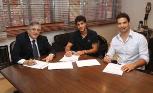 Ex-volante do Botafogo assina com São Paulo e será apresentado terça