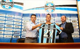 Ex-Corinthians chega e diz ‘apostar’ em títulos no Grêmio