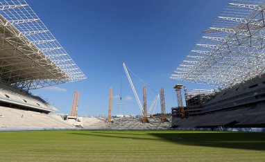 Corinthians ganha arena inacabada em entrega simbólica