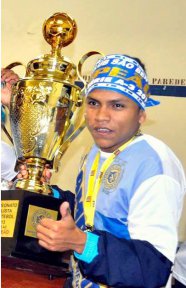 Ex-pedreiro, talismã do São Bento vive sonho com acesso