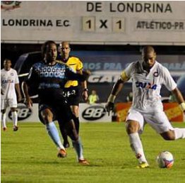 Após “não” do Coritiba, Imperador afirma que está voando e deve deixar o país