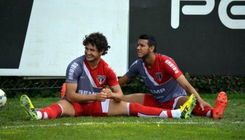 Com dores musculares, Pato fica no Reffis do São Paulo