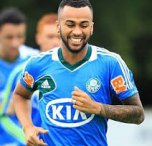 Empresário admite que volante pode deixar o Palmeiras