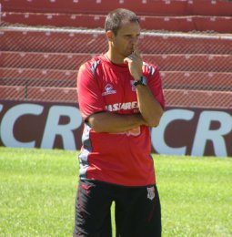 Técnico é sondado, mas prefere aguardar propostas da elite ou Série B