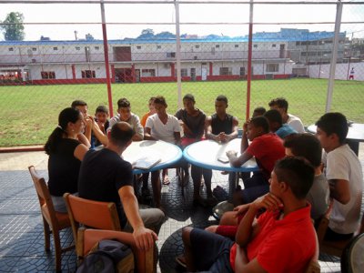 Garotos do Osasco FC se reúnem com assistente social