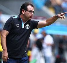 Grêmio testa zaga reserva e pode poupar dupla titular