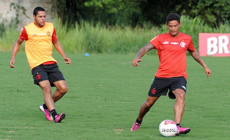 Flamengo se aproxima de “novo Dedé” e pode negociar camisa 10