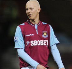 Após três anos de luta, atacante do futebol inglês morre de cancer