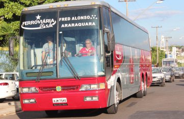 Meninas da Ferroviária participam de carreata pela conquista da Copa do Brasil