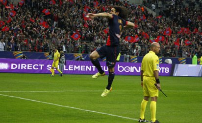 Atacante da seleção uruguaia marca 2 e PSG fatura a Copa da Liga Francesa