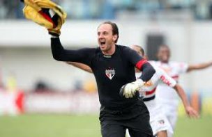Ídolo, goleiro recebe certificados do Guiness Book antes de jogo pelo São Paulo